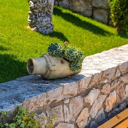 Villa Horizon Luxurious Lakefront Retreat By Pikhost