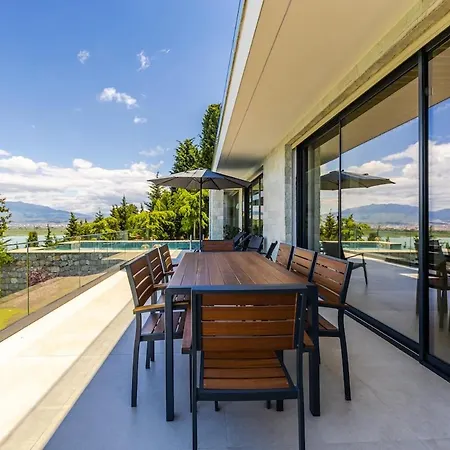 Villa Horizon Luxurious Lakefront Retreat By Pikhost Široka
