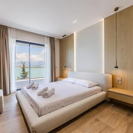 Horizon Luxurious Lakefront Retreat By Pikhost * Široka