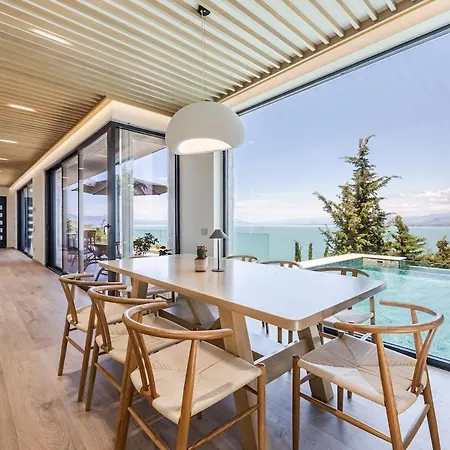 Horizon Luxurious Lakefront Retreat By Pikhost *