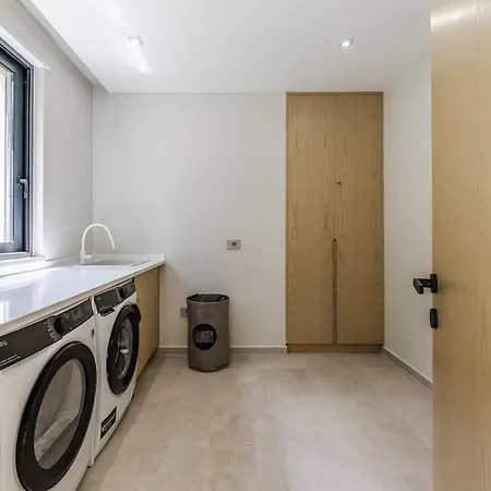 Horizon Luxurious Lakefront Retreat By Pikhost *