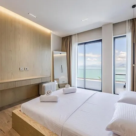 Horizon Luxurious Lakefront Retreat By Pikhost * Široka