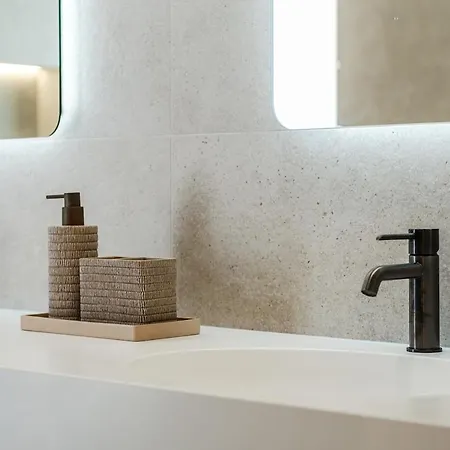 Horizon Luxurious Lakefront Retreat By Pikhost Villa Široka