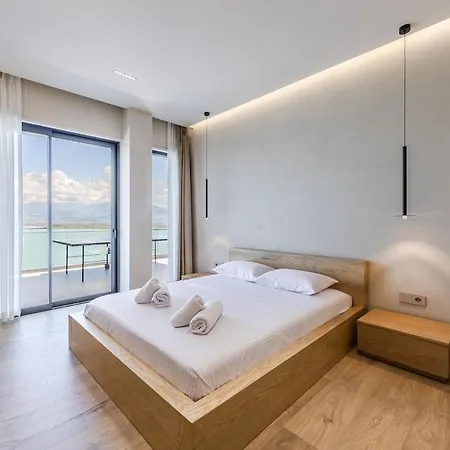 Villa Horizon Luxurious Lakefront Retreat By Pikhost Široka