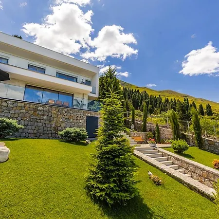 Horizon Luxurious Lakefront Retreat By Pikhost Široka
