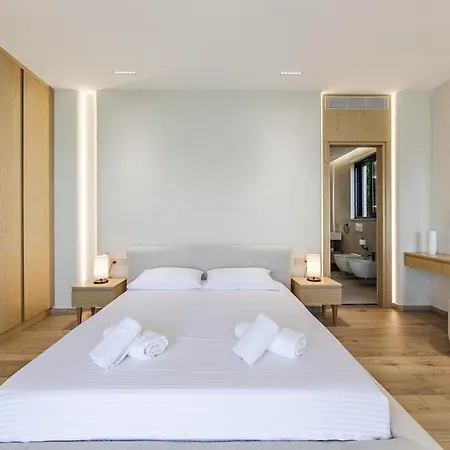 Villa Horizon Luxurious Lakefront Retreat By Pikhost