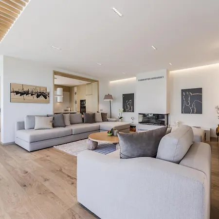Horizon Luxurious Lakefront Retreat By Pikhost * Široka