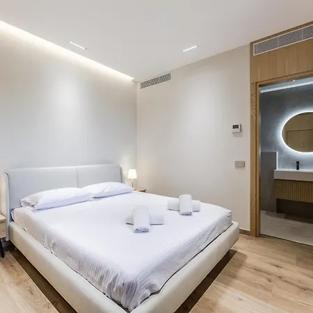 Villa Horizon Luxurious Lakefront Retreat By Pikhost