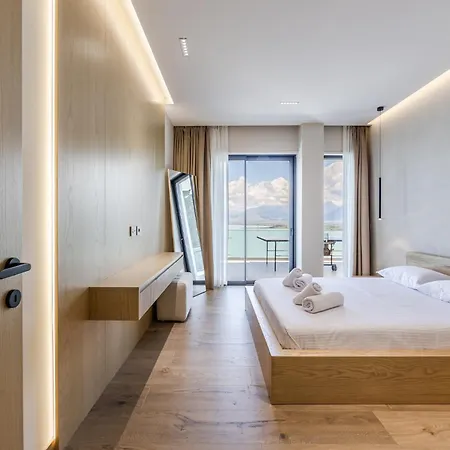 Horizon Luxurious Lakefront Retreat By Pikhost *
