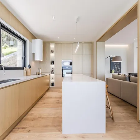 Horizon Luxurious Lakefront Retreat By Pikhost * Široka