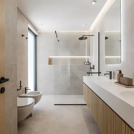 Horizon Luxurious Lakefront Retreat By Pikhost Široka