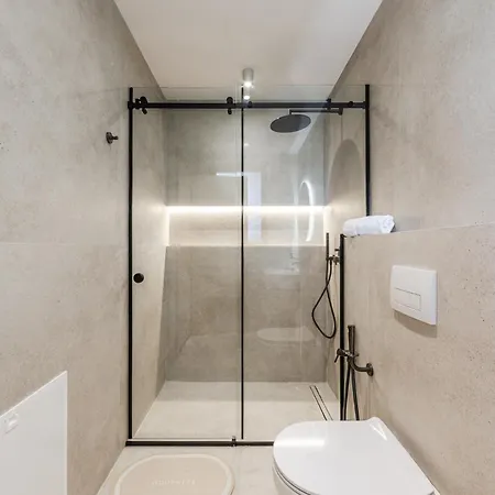 Horizon Luxurious Lakefront Retreat By Pikhost * Široka