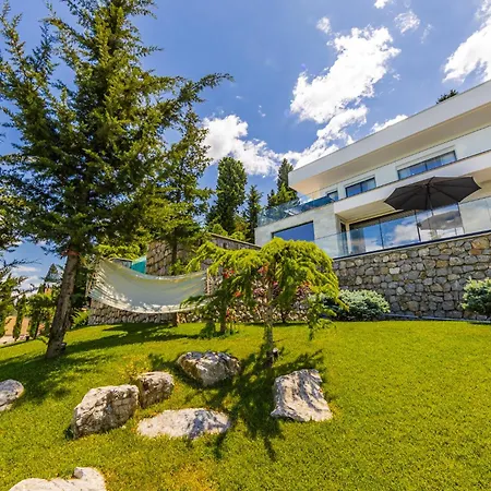 Villa Horizon Luxurious Lakefront Retreat By Pikhost *