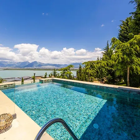 Horizon Luxurious Lakefront Retreat By Pikhost *