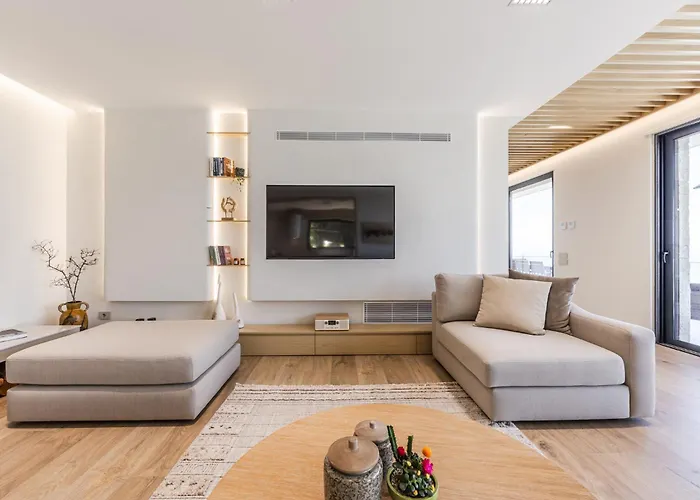 Villa Horizon Luxurious Lakefront Retreat By Pikhost *