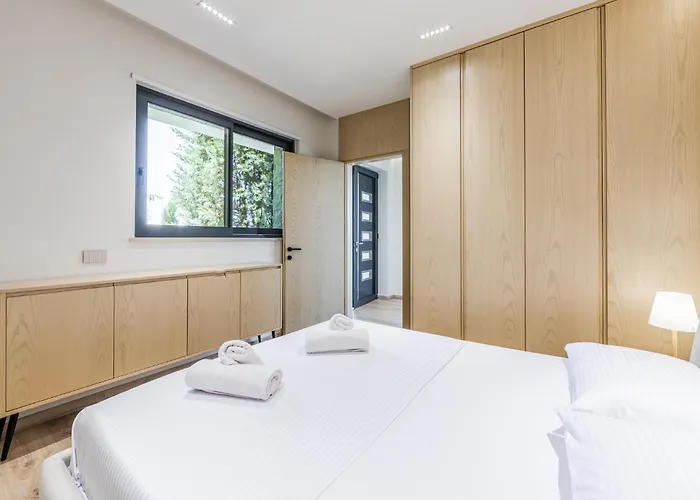 Horizon Luxurious Lakefront Retreat By Pikhost * Široka
