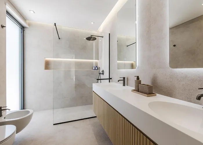 Horizon Luxurious Lakefront Retreat By Pikhost 빌라