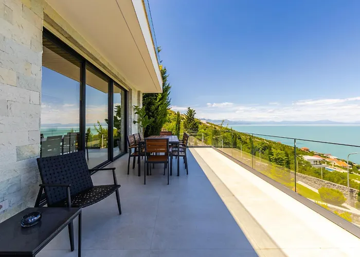 Horizon Luxurious Lakefront Retreat By Pikhost Villa Široka