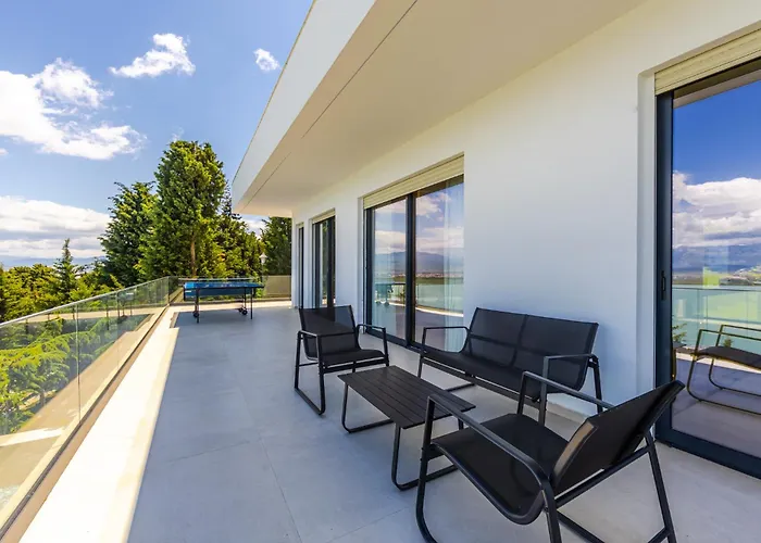 Horizon Luxurious Lakefront Retreat By Pikhost 빌라