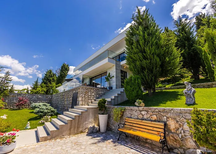 Horizon Luxurious Lakefront Retreat By Pikhost Villa Široka