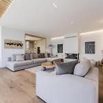 Horizon Luxurious Lakefront Retreat By Pikhost * Široka