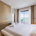 Horizon Luxurious Lakefront Retreat By Pikhost 别墅 *