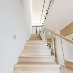 Horizon Luxurious Lakefront Retreat By Pikhost Široka