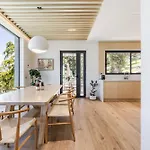Horizon Luxurious Lakefront Retreat By Pikhost *