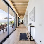 Horizon Luxurious Lakefront Retreat By Pikhost * Široka