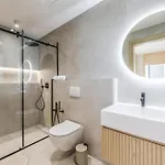 Horizon Luxurious Lakefront Retreat By Pikhost *