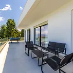 Horizon Luxurious Lakefront Retreat By Pikhost 别墅
