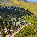 Horizon Luxurious Lakefront Retreat By Pikhost