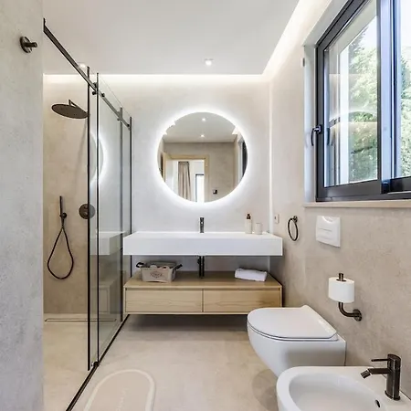 Horizon Luxurious Lakefront Retreat By Pikhost * Široka