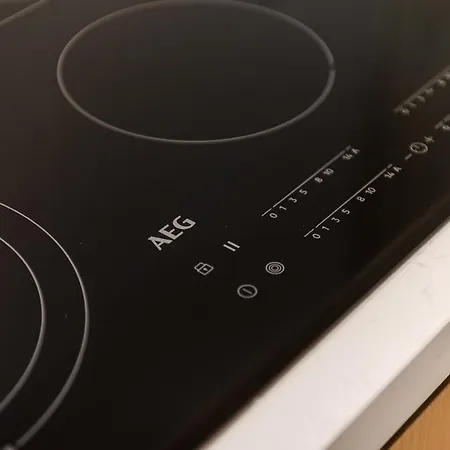 Horizon Luxurious Lakefront Retreat By Pikhost Široka