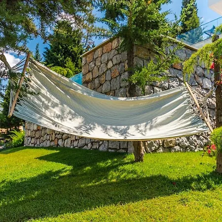 Horizon Luxurious Lakefront Retreat By Pikhost *
