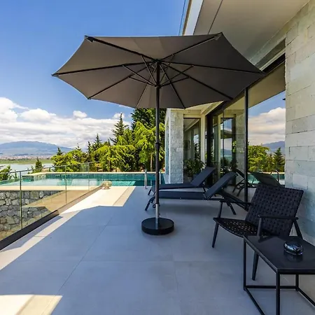 Horizon Luxurious Lakefront Retreat By Pikhost * Široka