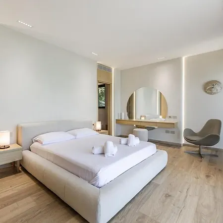 Horizon Luxurious Lakefront Retreat By Pikhost * Široka