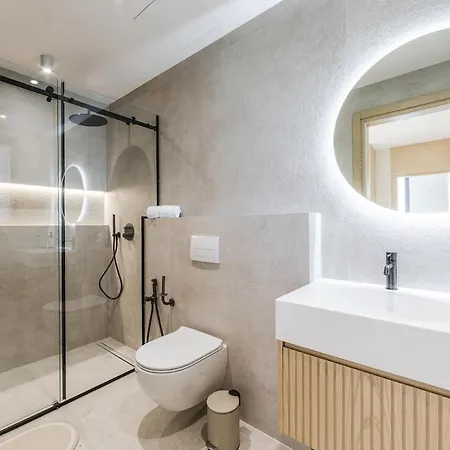 Villa Horizon Luxurious Lakefront Retreat By Pikhost Široka