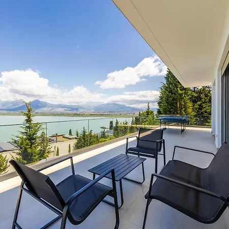 Horizon Luxurious Lakefront Retreat By Pikhost * Široka