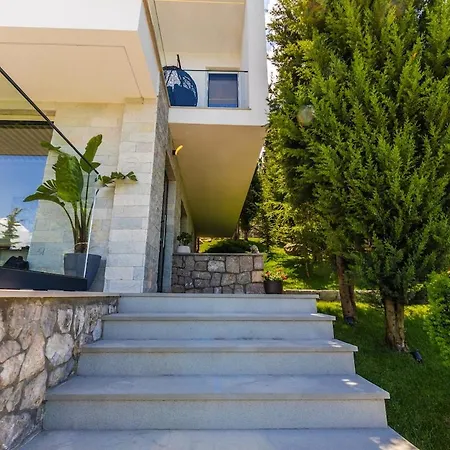 Horizon Luxurious Lakefront Retreat By Pikhost * Široka