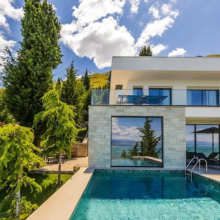 Horizon Luxurious Lakefront Retreat By Pikhost * Široka