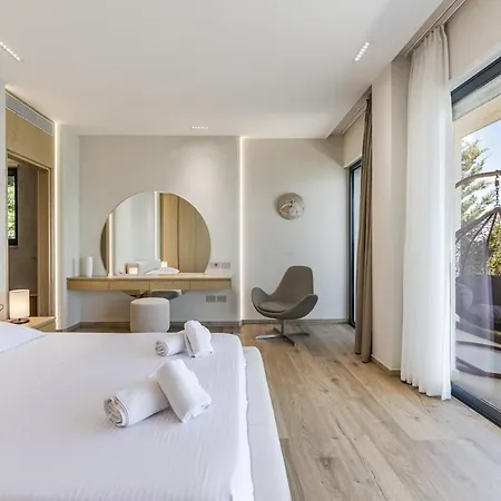 Villa Horizon Luxurious Lakefront Retreat By Pikhost *