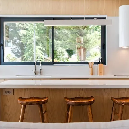 Horizon Luxurious Lakefront Retreat By Pikhost *