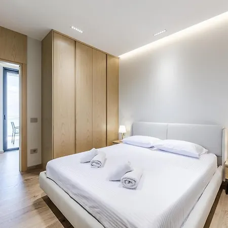 Villa Horizon Luxurious Lakefront Retreat By Pikhost Široka