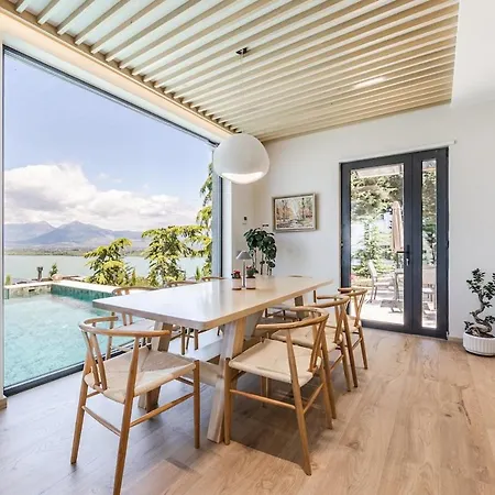 Horizon Luxurious Lakefront Retreat By Pikhost