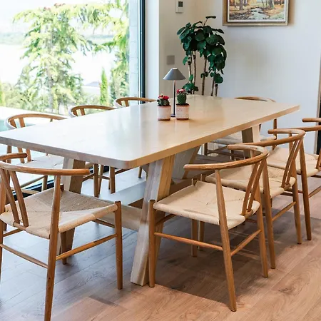 Horizon Luxurious Lakefront Retreat By Pikhost