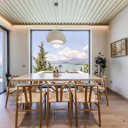 Horizon Luxurious Lakefront Retreat By Pikhost Široka