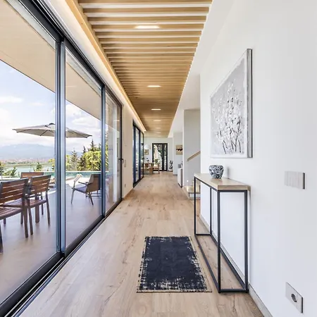 Horizon Luxurious Lakefront Retreat By Pikhost * Široka