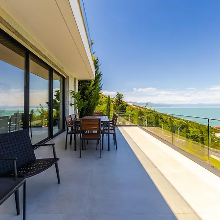 Horizon Luxurious Lakefront Retreat By Pikhost Villa Široka