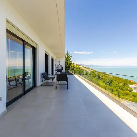 Horizon Luxurious Lakefront Retreat By Pikhost Villa *